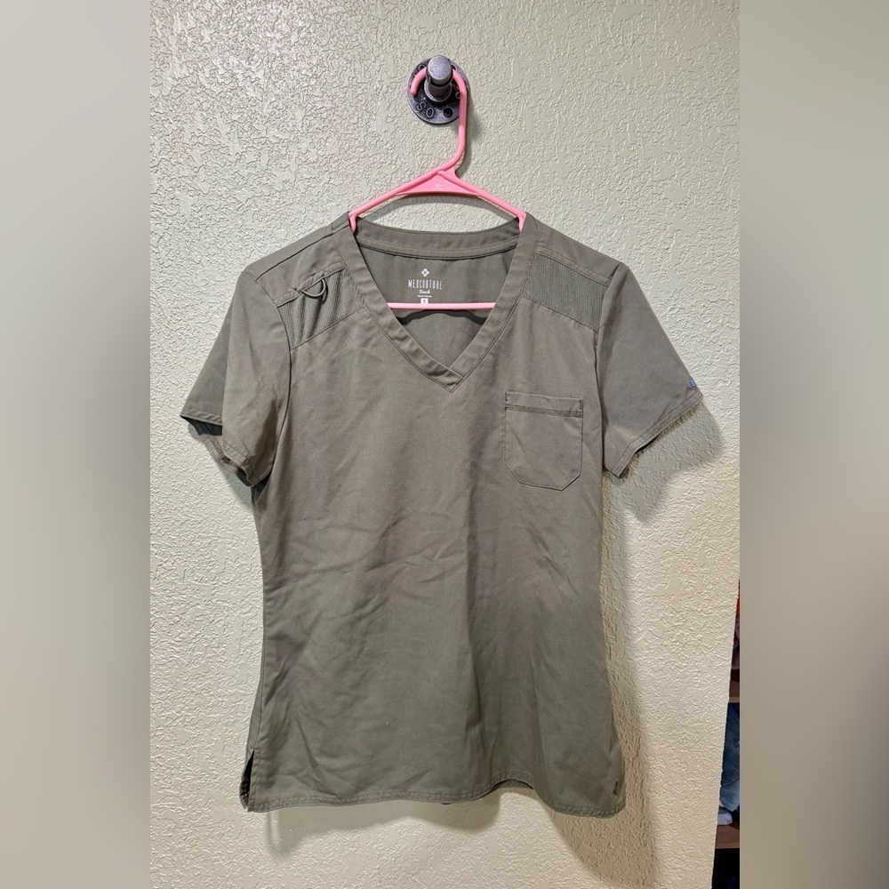 Med Couture Women's Olive V-Neck Tee Size S